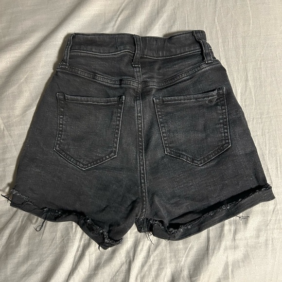 Hollister Curvy Ultra High-Rise Black Denim Shorts Size 0 - Picture 2 of 4
